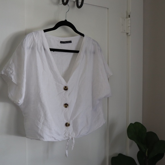 Abercrombie & Fitch Tops - Abercrombie & Fitch white crop button down top